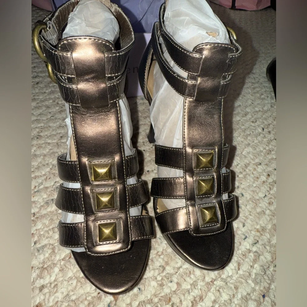 Madden Girl Lusterus Platform Gladiator Shoe for Women, Bronze Size 6.5 new